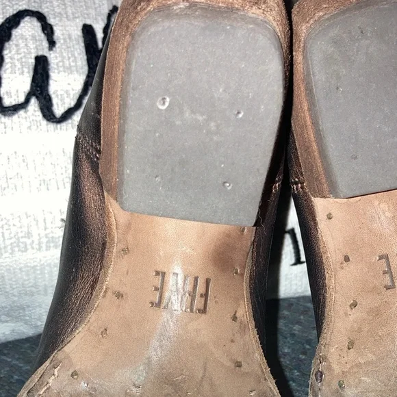 Frye| Sacha Chelsea Bronzed Bootie| Size 7B Pre Owned Condition - Picture 6 of 11